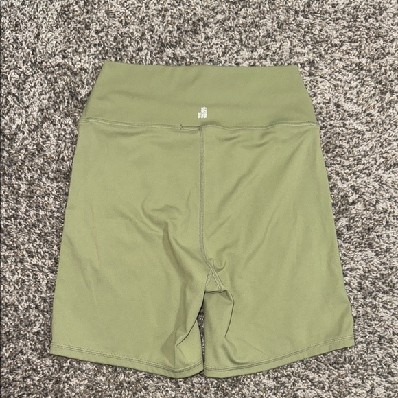 Revolve Olive Green Women's Shorts size Small - high rise - Picture 3 of 7